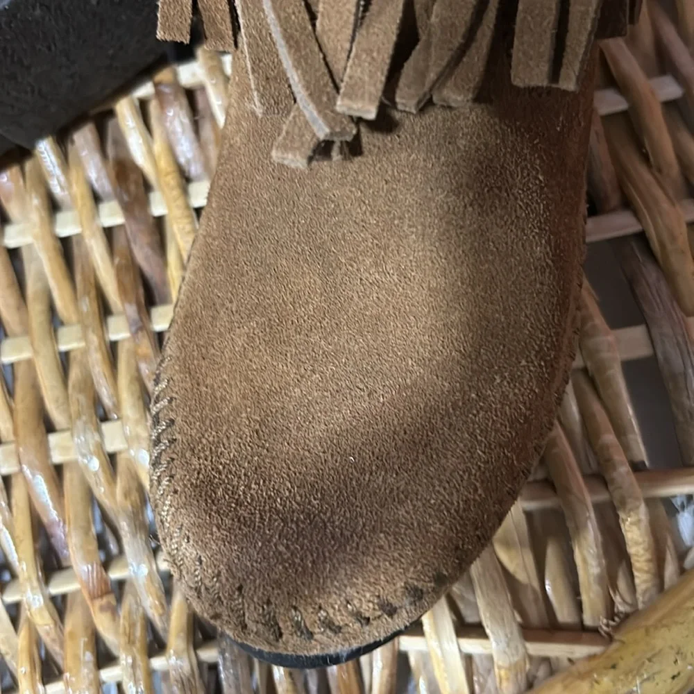 Minnetonkaka size 6. - Picture 7 of 9